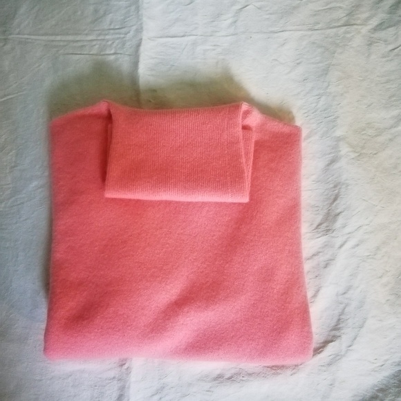 Holt Renfrew Sweaters - Holt Renfrew turtleneck sweater 100% cashmere M